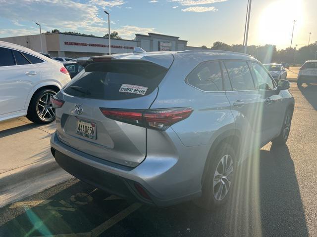used 2022 Toyota Highlander car, priced at $33,500