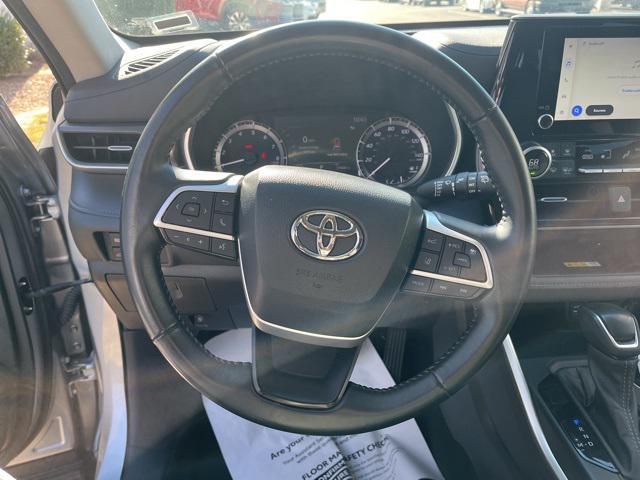 used 2023 Toyota Highlander car, priced at $36,500