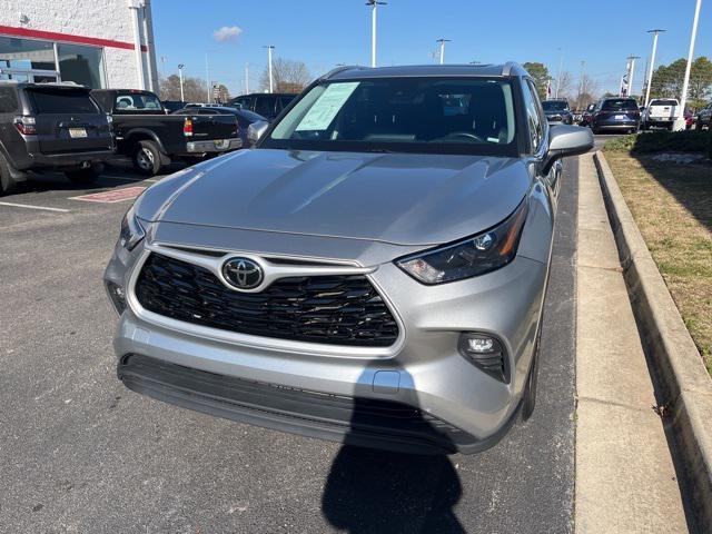 used 2023 Toyota Highlander car, priced at $36,500