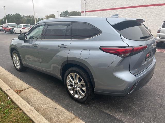 used 2021 Toyota Highlander car, priced at $38,000