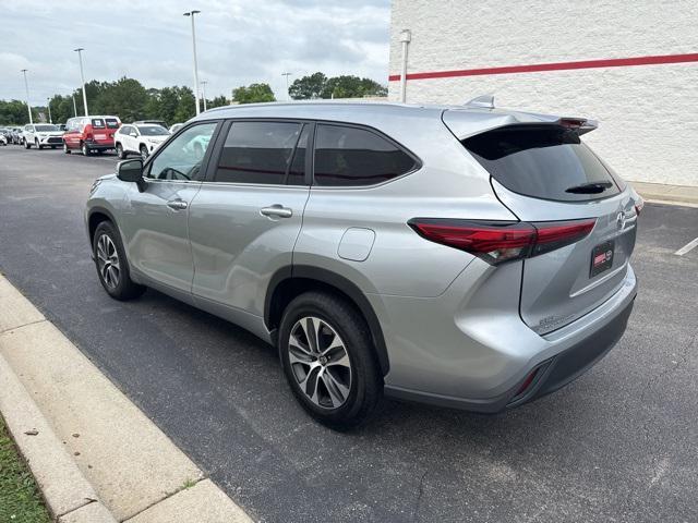 used 2023 Toyota Highlander car, priced at $35,500