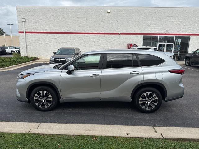 used 2023 Toyota Highlander car, priced at $35,500