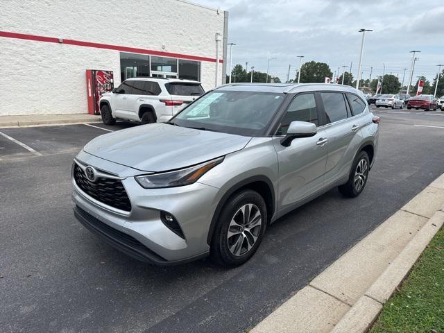 used 2023 Toyota Highlander car, priced at $35,500