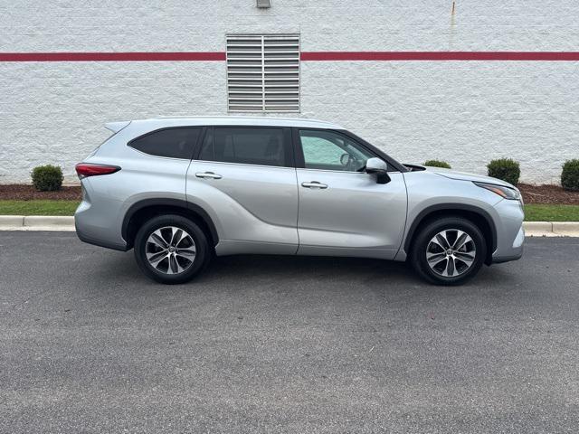 used 2023 Toyota Highlander car, priced at $35,500