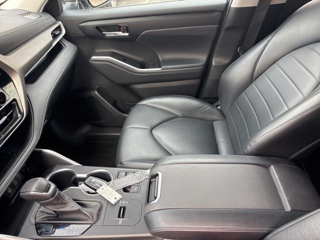 used 2023 Toyota Highlander car, priced at $35,500