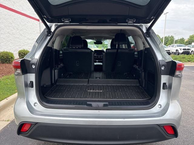 used 2023 Toyota Highlander car, priced at $35,500