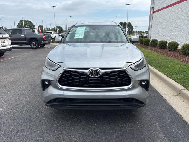 used 2023 Toyota Highlander car, priced at $35,500
