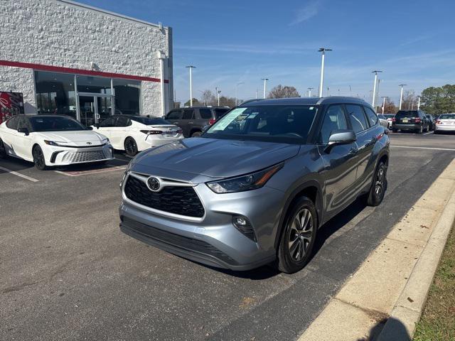 used 2023 Toyota Highlander car, priced at $38,900