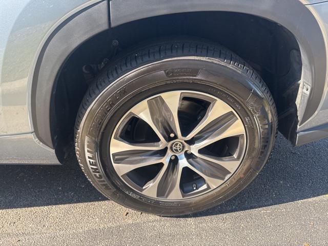 used 2023 Toyota Highlander car, priced at $38,900