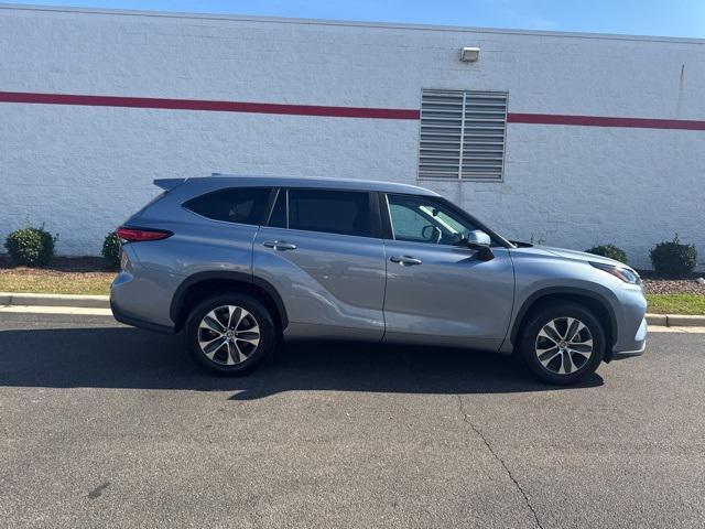 used 2023 Toyota Highlander car, priced at $38,900