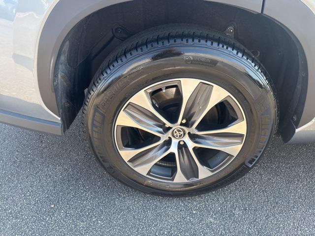 used 2023 Toyota Highlander car, priced at $38,900