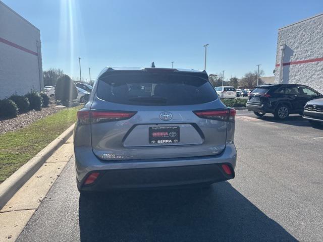 used 2023 Toyota Highlander car, priced at $38,900