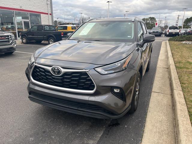 used 2023 Toyota Highlander car, priced at $36,500