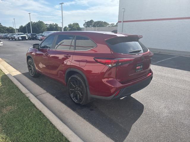 used 2023 Toyota Highlander car, priced at $31,000
