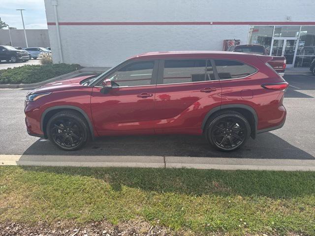 used 2023 Toyota Highlander car, priced at $31,000