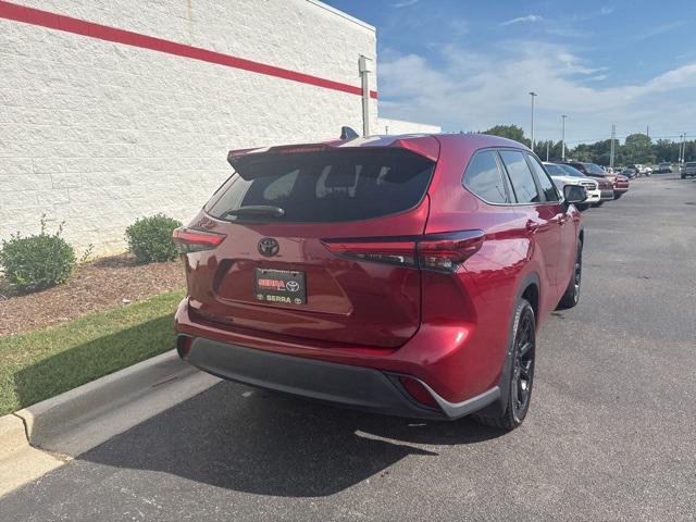used 2023 Toyota Highlander car, priced at $31,000