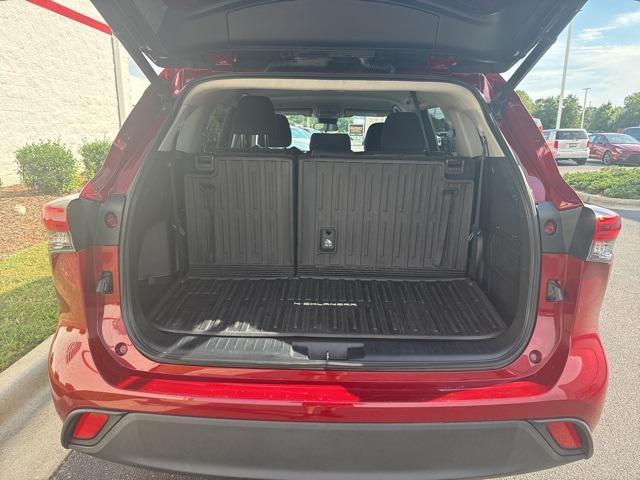 used 2023 Toyota Highlander car, priced at $31,000