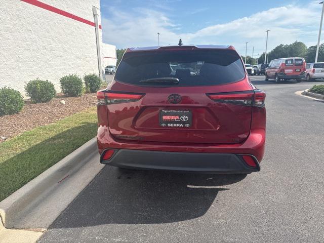 used 2023 Toyota Highlander car, priced at $31,000