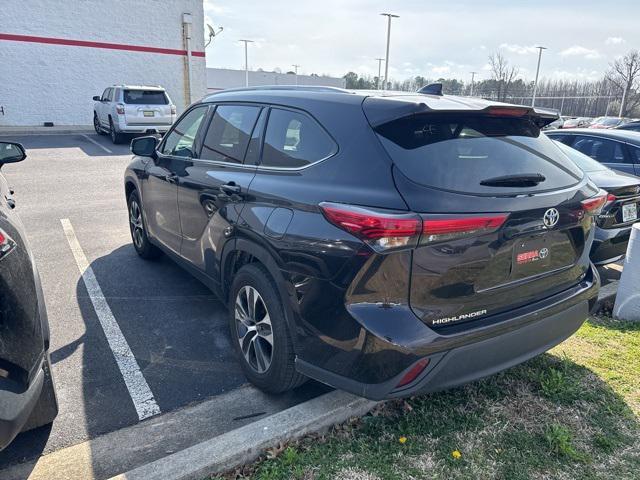 used 2022 Toyota Highlander car, priced at $34,500