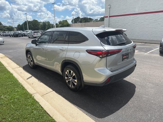 used 2022 Toyota Highlander car, priced at $36,500