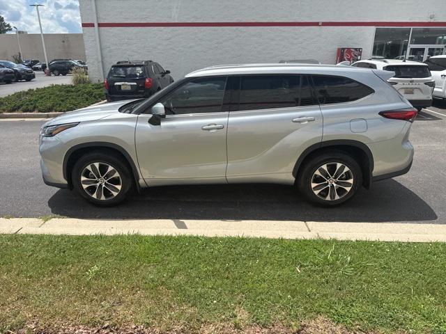 used 2022 Toyota Highlander car, priced at $36,500