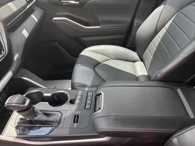 used 2022 Toyota Highlander car, priced at $36,500