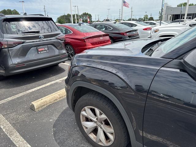 used 2018 Volkswagen Atlas car, priced at $17,000