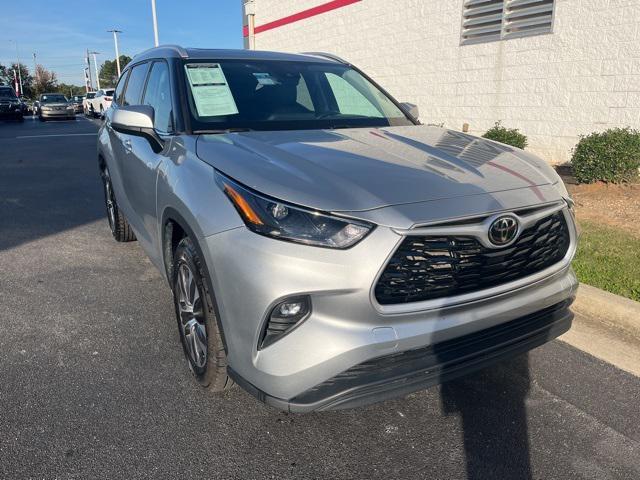 used 2022 Toyota Highlander car, priced at $34,500