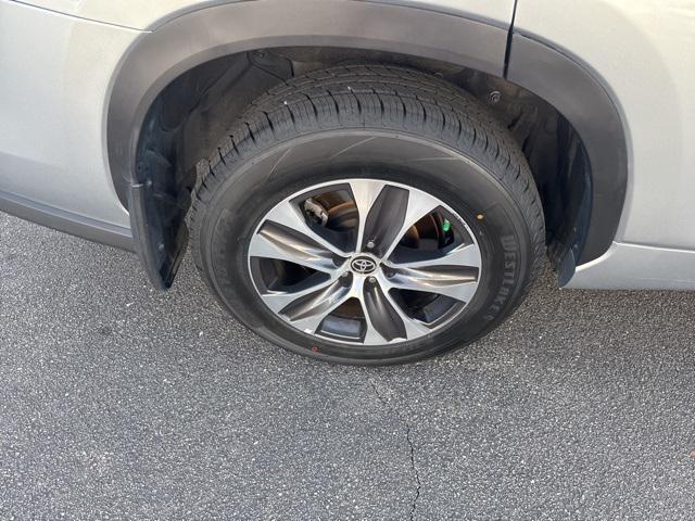 used 2023 Toyota Highlander car, priced at $38,000