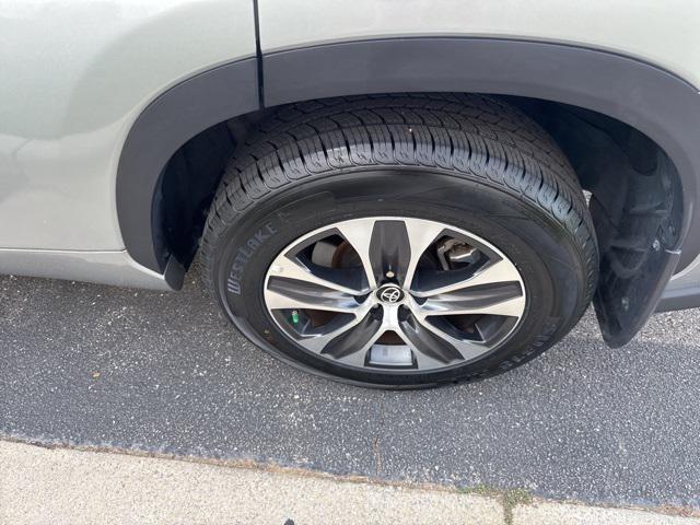 used 2023 Toyota Highlander car, priced at $38,000