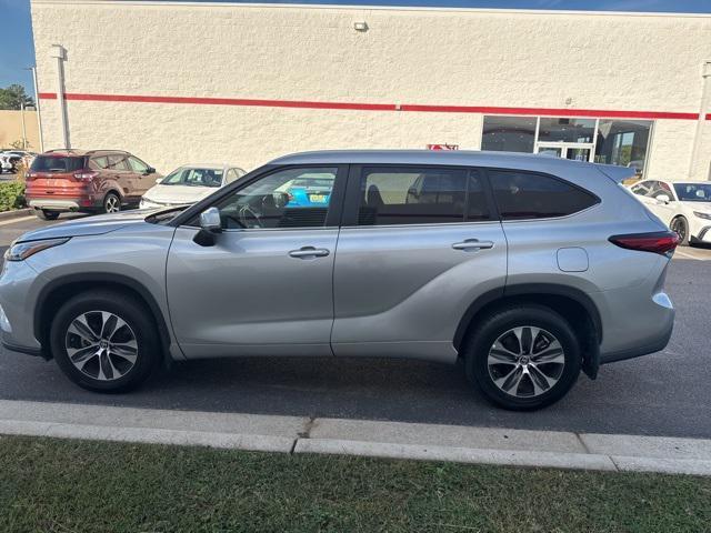used 2023 Toyota Highlander car, priced at $38,000
