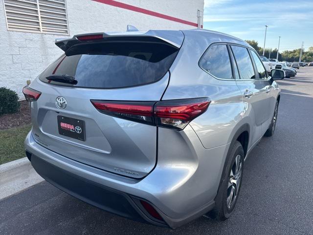 used 2023 Toyota Highlander car, priced at $38,000