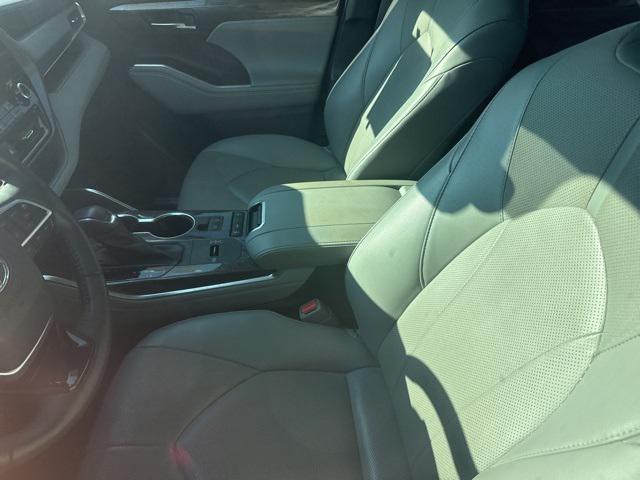 used 2022 Toyota Highlander car, priced at $33,000