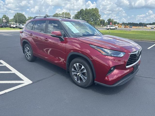 used 2023 Toyota Highlander car, priced at $37,900