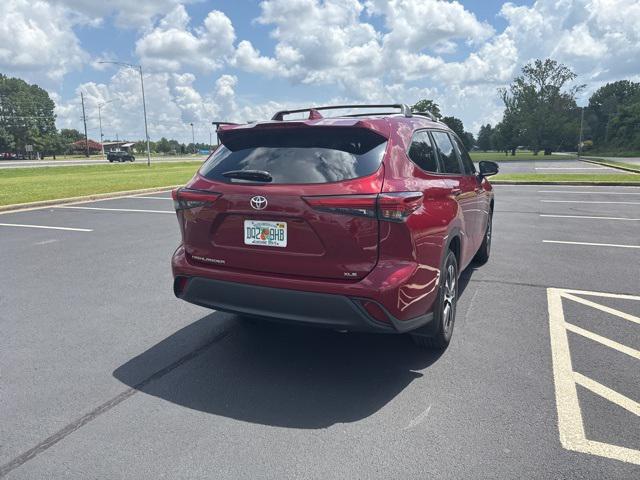 used 2023 Toyota Highlander car, priced at $37,900
