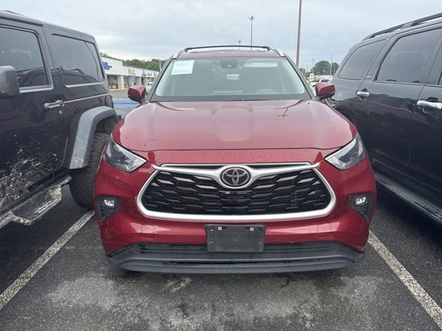 used 2023 Toyota Highlander car, priced at $38,900