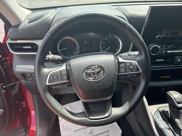 used 2023 Toyota Highlander car, priced at $37,900