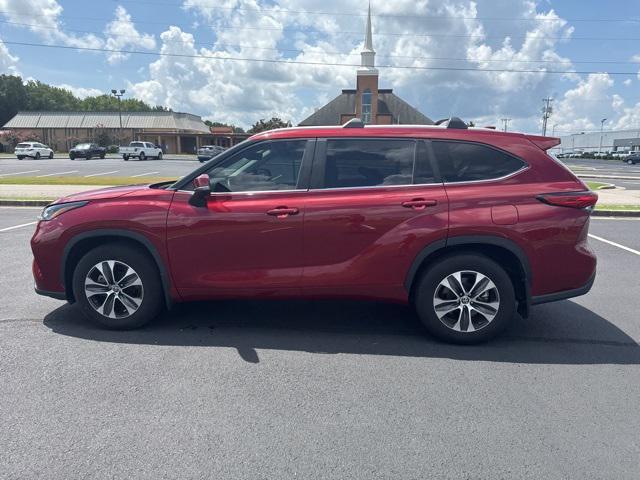used 2023 Toyota Highlander car, priced at $37,900