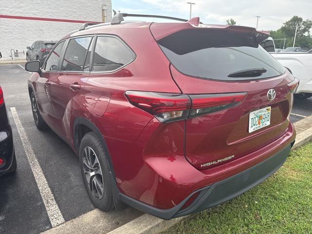 used 2023 Toyota Highlander car, priced at $38,900