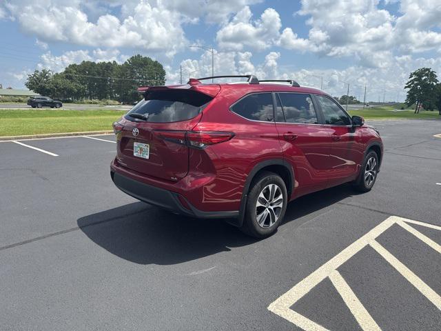 used 2023 Toyota Highlander car, priced at $37,900