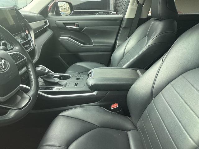 used 2023 Toyota Highlander car, priced at $38,900