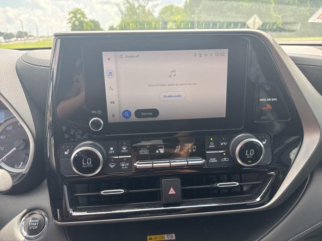used 2023 Toyota Highlander car, priced at $37,900