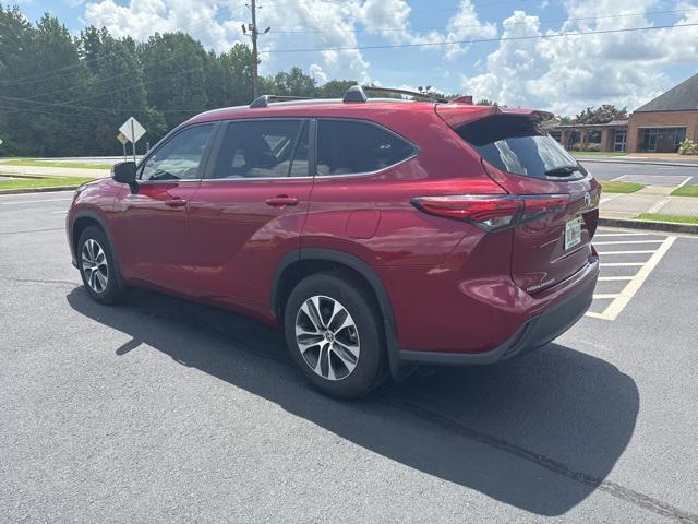 used 2023 Toyota Highlander car, priced at $37,900