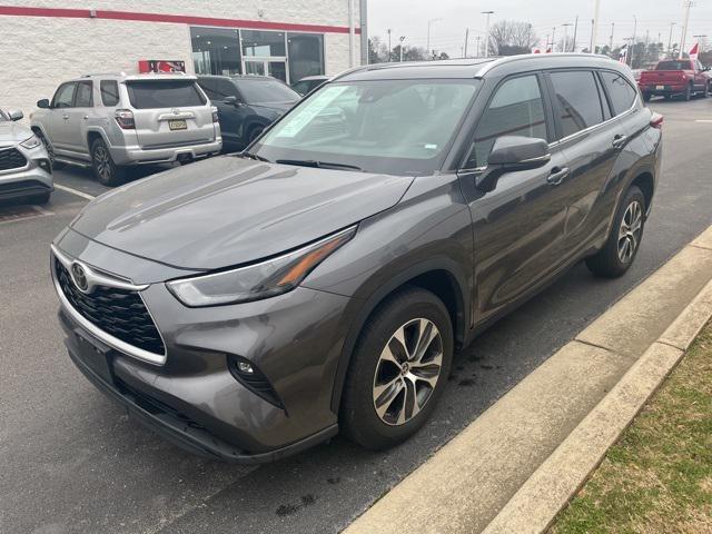 used 2023 Toyota Highlander car, priced at $36,500