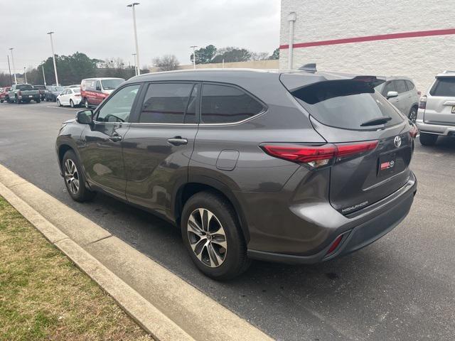 used 2023 Toyota Highlander car, priced at $36,500