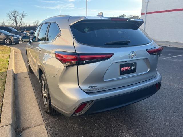 used 2023 Toyota Highlander car, priced at $36,500