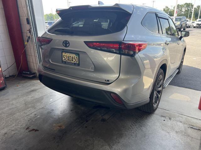 used 2021 Toyota Highlander car, priced at $30,500