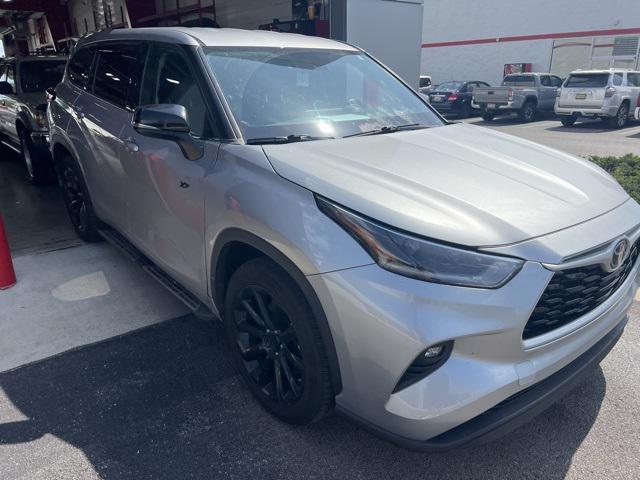 used 2021 Toyota Highlander car, priced at $30,500
