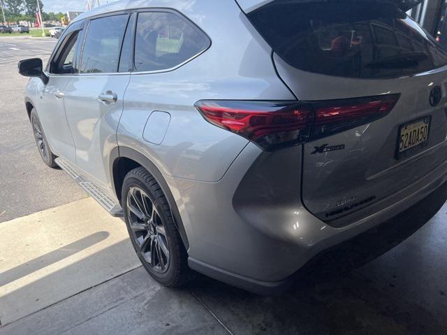 used 2021 Toyota Highlander car, priced at $30,500