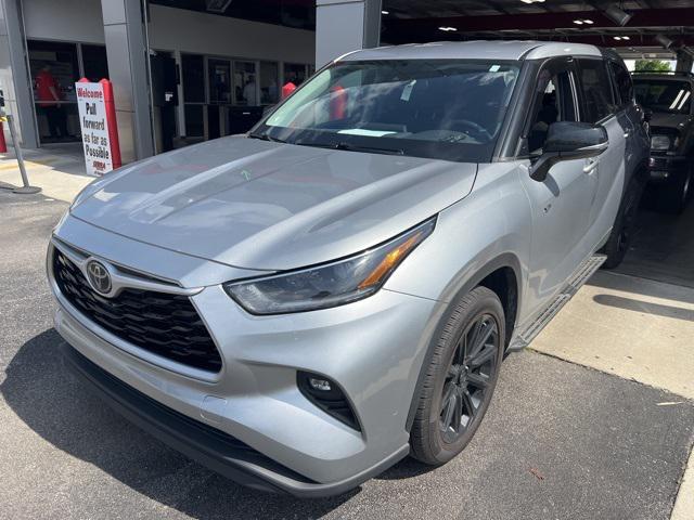 used 2021 Toyota Highlander car, priced at $30,500